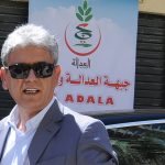 Le président du RCD devant le siège du parti islamiste FJD d'Abdallah Djaballah. New Press